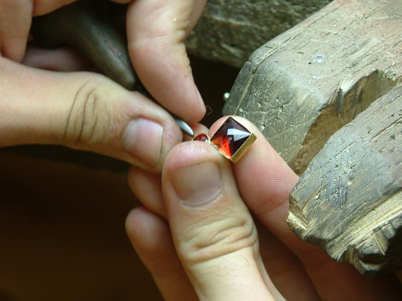 fabrication-grenat-bijoux